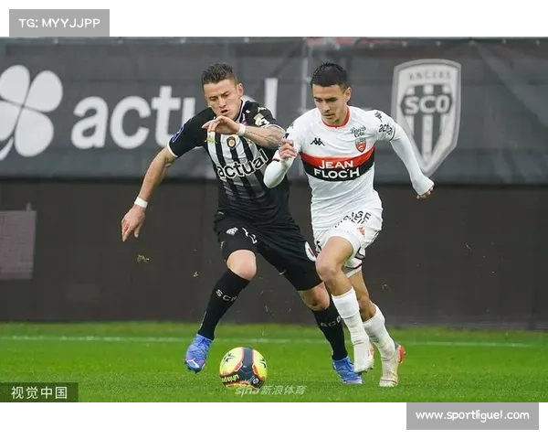 洛里昂主场对阵昂热，中游球队间的技术对决